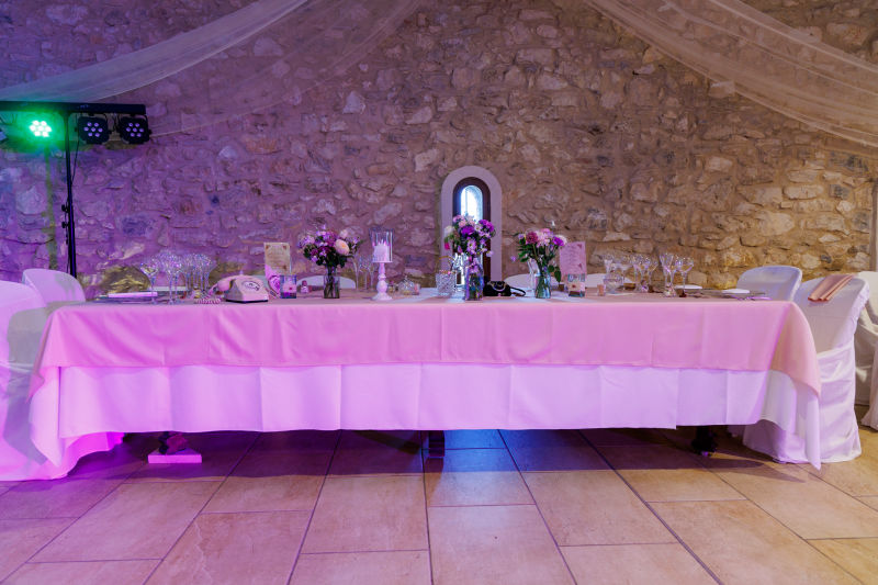 Location salle pour mariage à Narbonne : nous vous proposons 3 salles pouvant contenir de 70 à 200 personnes, en pleine nature, à deux minutes de la sortie d'autoroute de Narbonne centre.